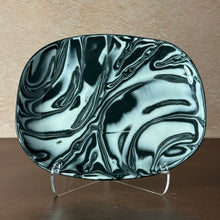 Load image into Gallery viewer, Black and white oblong plates