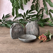 Load image into Gallery viewer, Pair of Small vases

