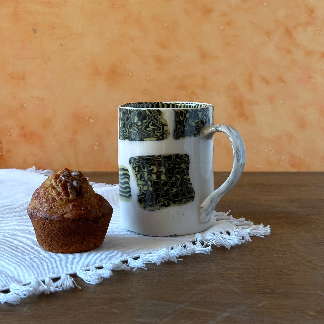 Mug with Black and Gold Pattern (1)